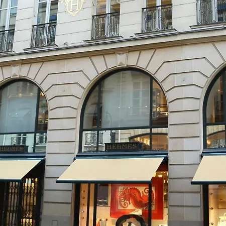 Chic Apartment On The Famous Shopping Rue Du Faubourg Saint-Honore Street-3