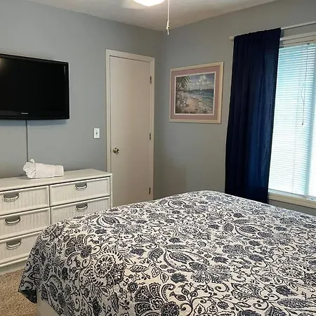 Pink Flamingo/Walk To Beach W/ King Bedroom-2