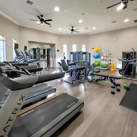 4Br 2Bath Condo Balcony 5Min Conv Center 2020Ft-3