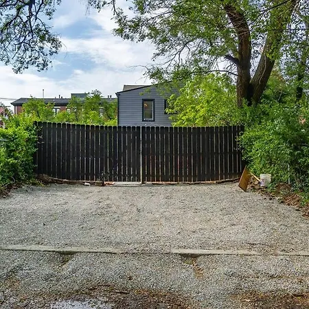 Luxury 8 Bed/4 Ba Nulu Home Private Yard/Parking-2