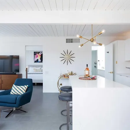 Modern Bungalow In Historic Ocotillo Lodge!-3