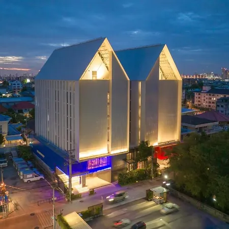Blue Hippo & Red Crocodile Hotel-3