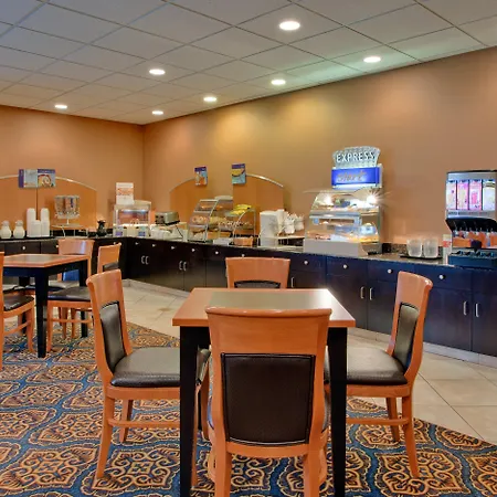Holiday Inn Express Airport Calgary By Ihg-3