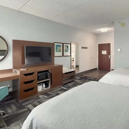 Hampton Inn Louisville Northeast-3