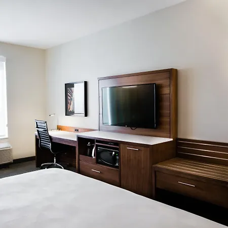 Holiday Inn Hotel & Suites Calgary South - Conference Ctr By Ihg-3