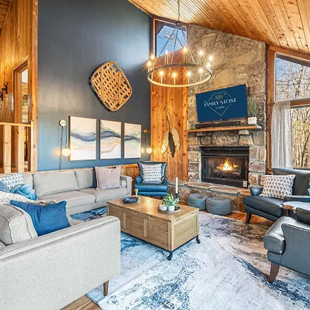 The Family Stone Luxe Cabin Sleeps 12 Hot Tub Dogfriendly Dollywood-3