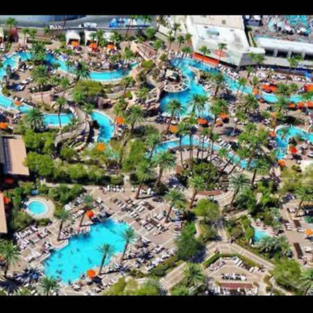 Signature Mgm Suite With Strip And Sphere View-3