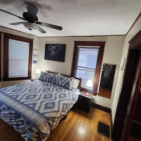 Cleneay #1 Private 3 Bed Near Xavier & Downton-3