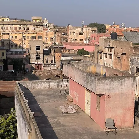 Pink City Backpackers-2