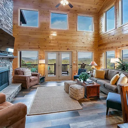 Gritz Carlton Lodge, 2 Large Cabins, 2 Pools, 2 Theater Rooms, 2 Game Rooms, Amazing Mtn Views-3