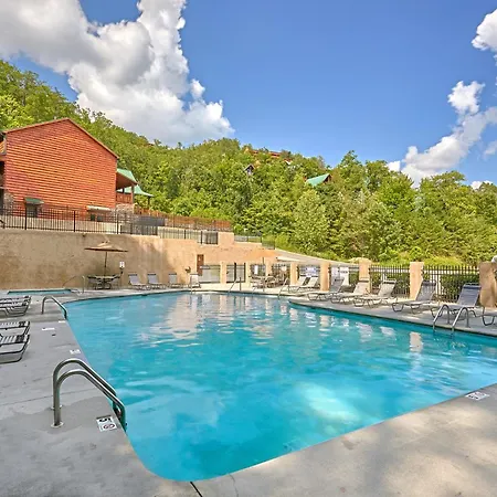 A Mountain View Theater Lodge Holiday Home-2