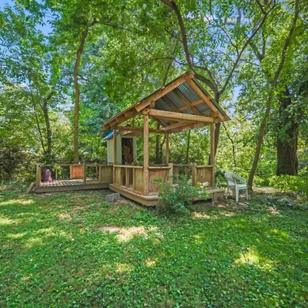 Spacious 2-Br Retreat Near Louisville Attractions-3