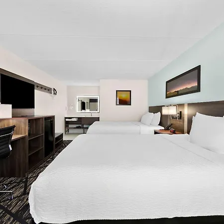Clarion Inn & Suites Near The Leconte Center Pigeon Forge-2