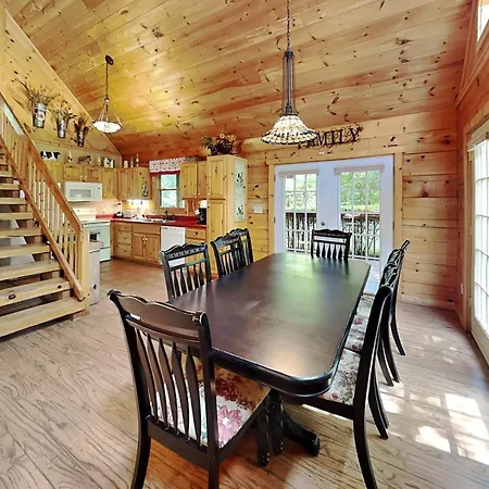 Lazy Cub Lodge-3