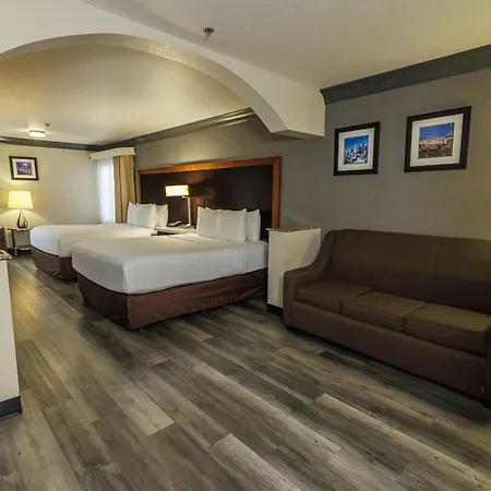 Comfort Inn & Suites Near Universal - N Hollywood - Burbank-3