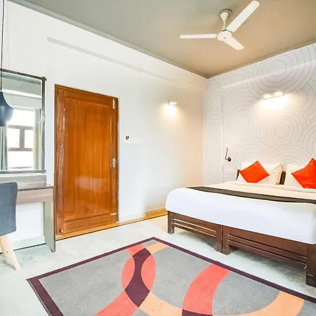 Collection O Hotel Urban Stays-3