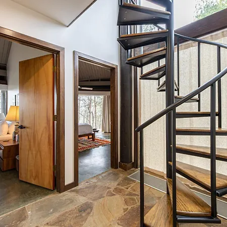 Belltop: Mountaintop Retreat With Best Views In Tn-3