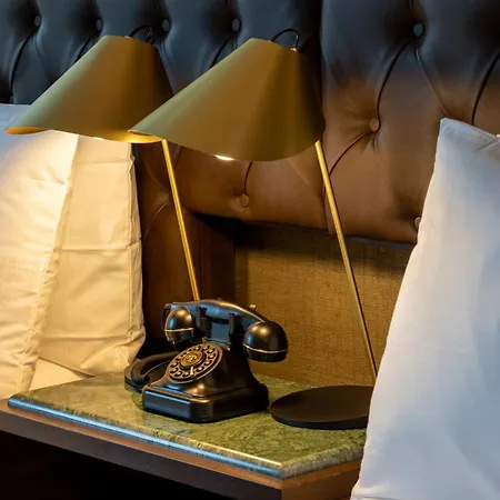 Whisky Hotel-3