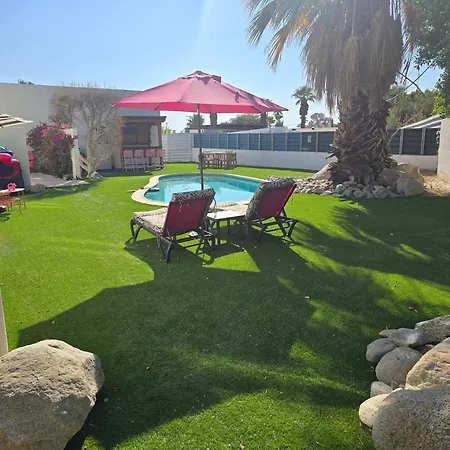 The Pink Paloma - A Barbie Inspired Villa In Palm Springs-2