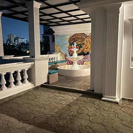 V20 Boutique Jacuzzi Hotel-2