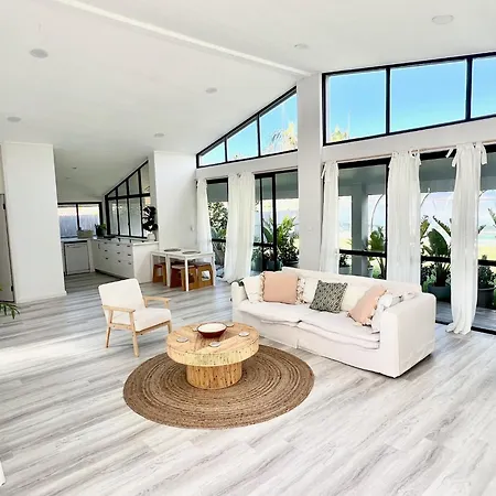 Amazing Ocean Villa Close To Natural Rock Pools-3
