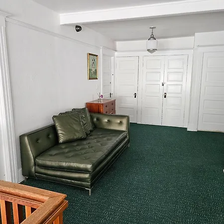 Orange Drive Hostel (Adults Only)-3