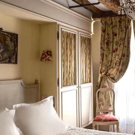 Hotel Caron De Beaumarchais-3