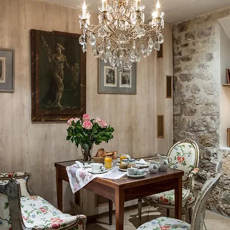 Hotel Caron De Beaumarchais-2