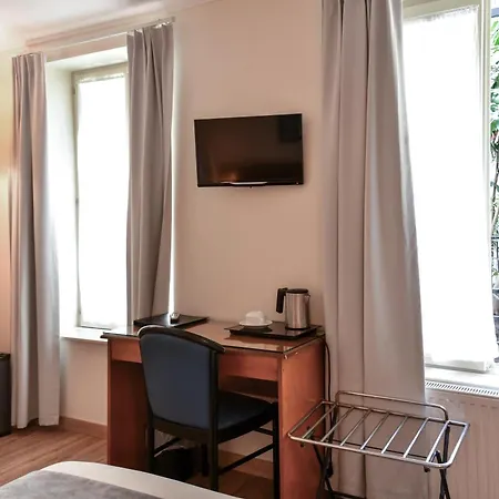Hotel Des Deux Avenues-2