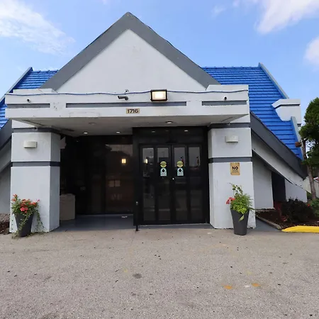 Travelodge By Wyndham Milwaukee-3