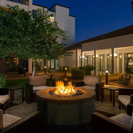 Courtyard By Marriott Phoenix Airport-3