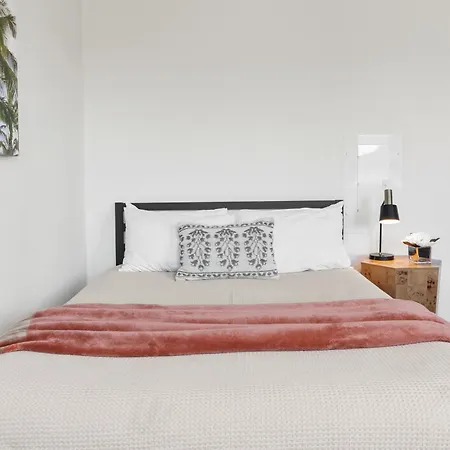 Bright Studio On Sunset Blvd Pool, Parking, Gym-2