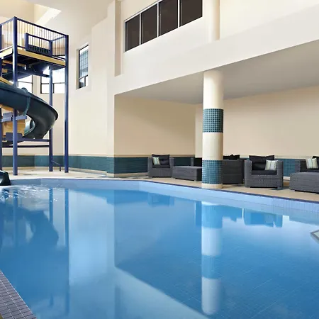 Four Points By Sheraton Hotel & Suites Calgary West-2