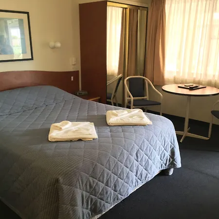 Town And Country Motel-2