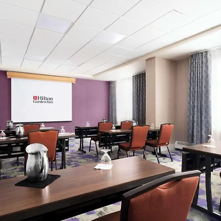Hilton Garden Inn Calgary Airport-3