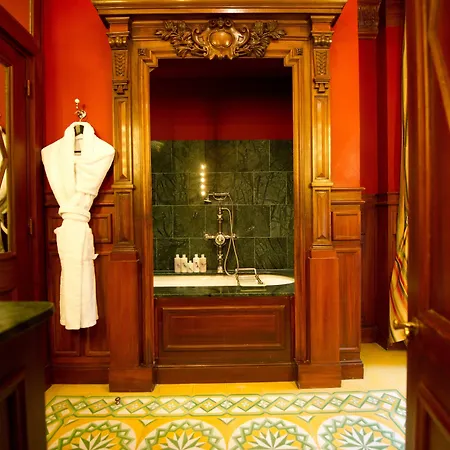 L'Hotel-3