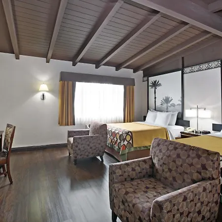 Super 8 By Wyndham Los Angeles-Culver City Area-2