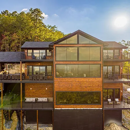 Skyfall Lodge By American Patriot Getaways-3