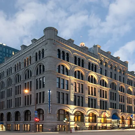Hilton Garden Inn Milwaukee Downtown-3