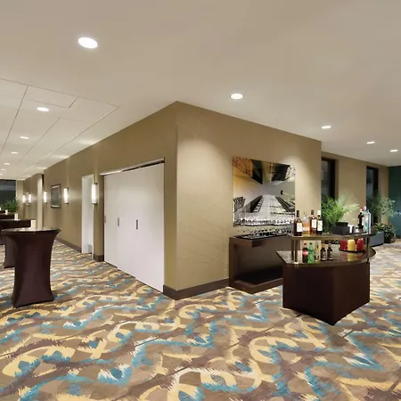 Hilton Garden Inn Calgary Downtown-3