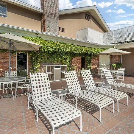 Best Western Plus Carriage Inn-3