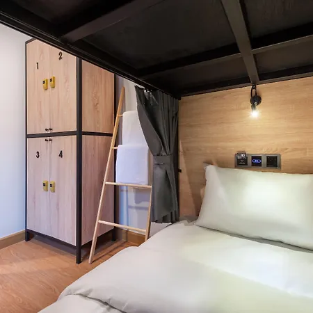 Siam Subway Hostel And Cafe-3