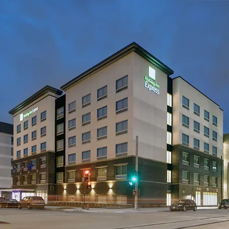 Holiday Inn Express - Milwaukee Downtown By Ihg-3