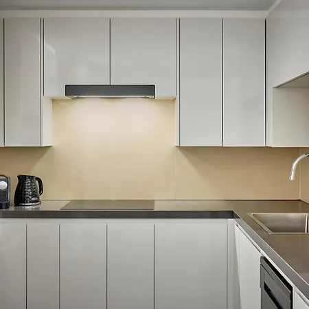 Meriton Suites World Tower, Sydney-3