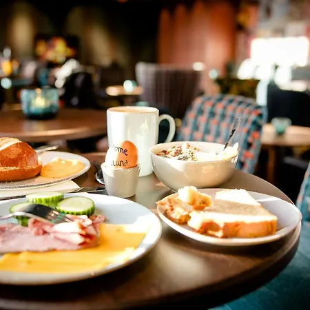 Motel One Edinburgh-Princes-2