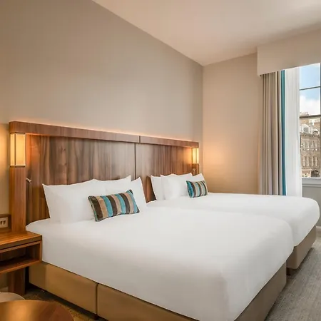 Courtyard By Marriott Edinburgh-2