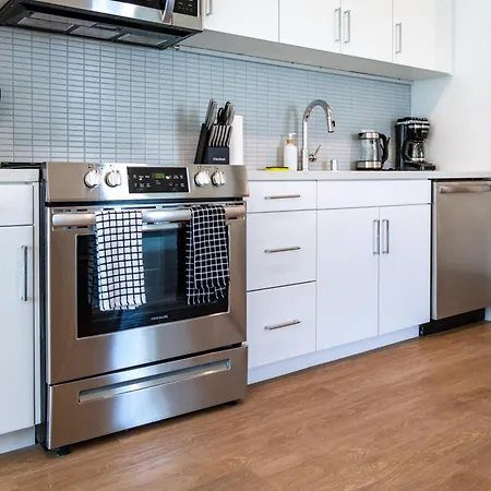 Luxury 2 Bedroom Residence With Fitness And Outdoor Pool-3