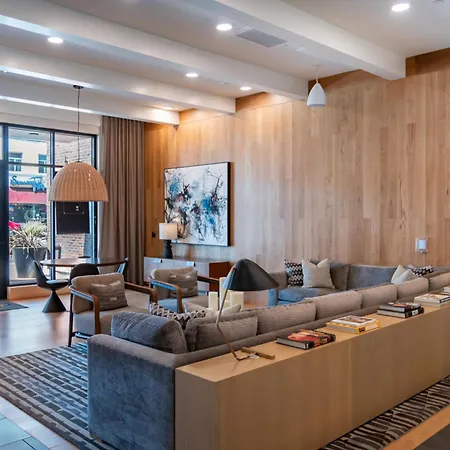 Luxury 2 Bedroom Residence With Fitness And Outdoor Pool-2