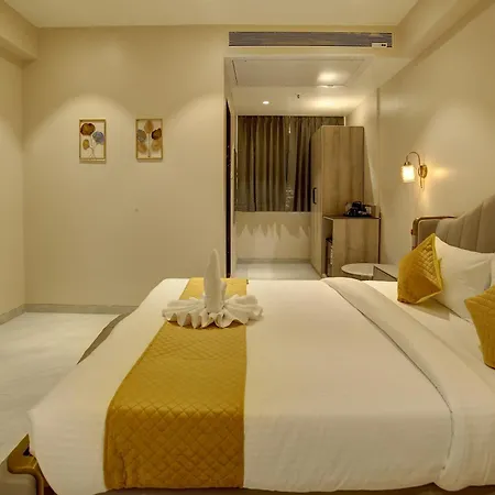 Staybird Capital- Business Hotel, Magarpatta City-2