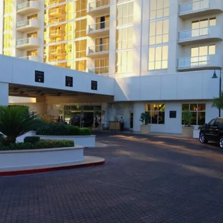 Mgm Signature Deluxe Balcony Strip View Suite-2
